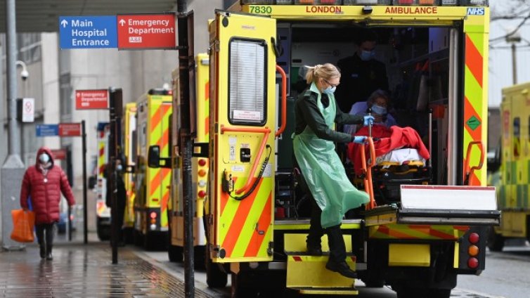 Великобритания се впусна в търсене на медсестри по света