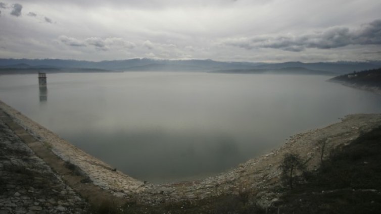 Откраднаха 174 000 лв. от фирма, развъждала риба в яз. "Огоста"