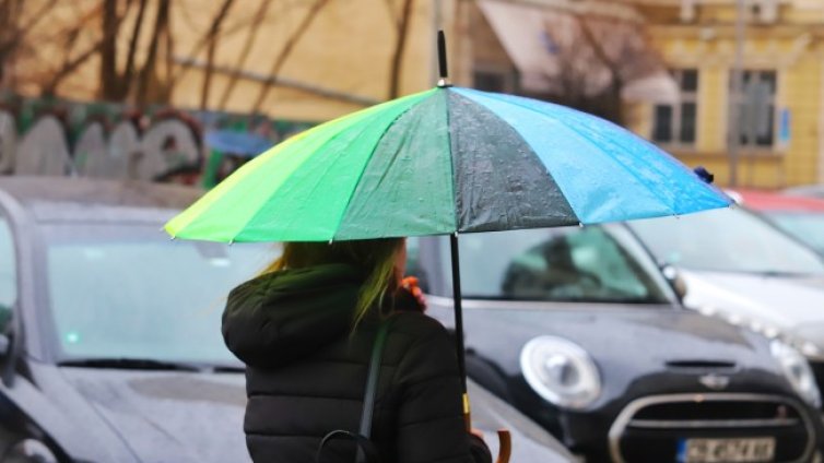 Дъждът и снегът започват да спират от запад 