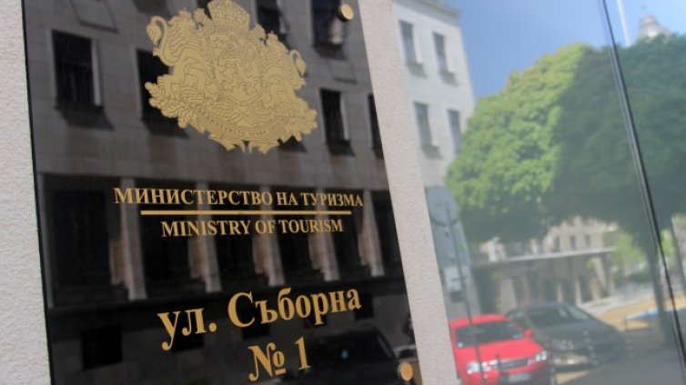 Изплатиха още 8,8 млн. на туроператори и туристически агенти