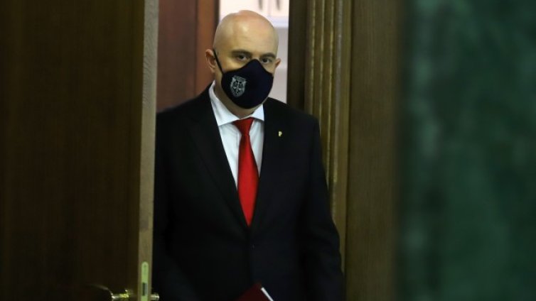 "Шпионската афера" влезе в съда, един от задържаните - с орден за доблест