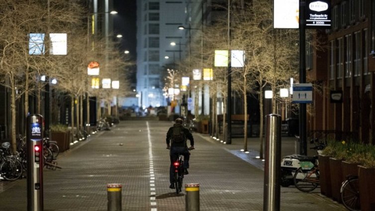 Нидерландия остава още 3 седмици в локдаун с вечерен час
