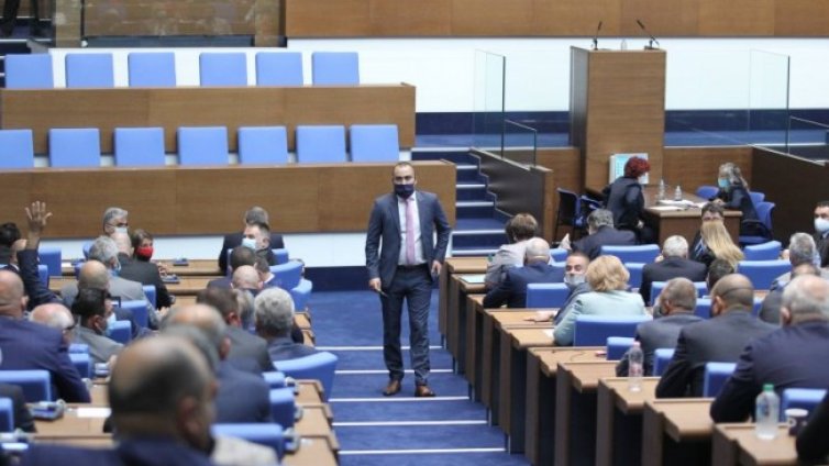 Караянчева удря последния парламентарен звънец 