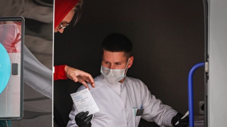 С неотложна процедура ЕС ускорено приема зеления паспорт