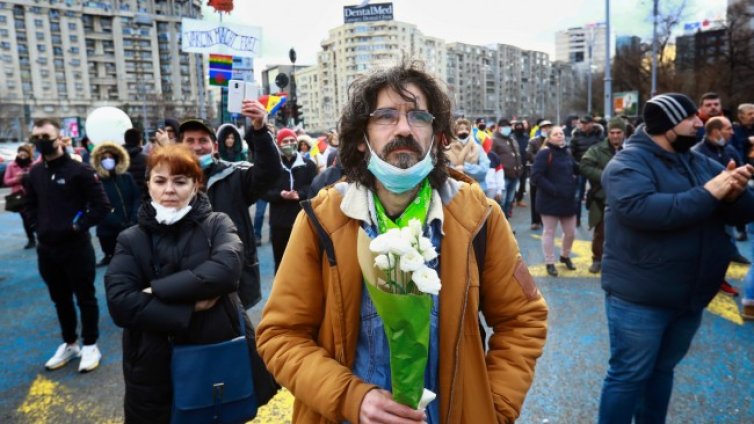 Румъния удължи вечерния час, затварят магазините рано