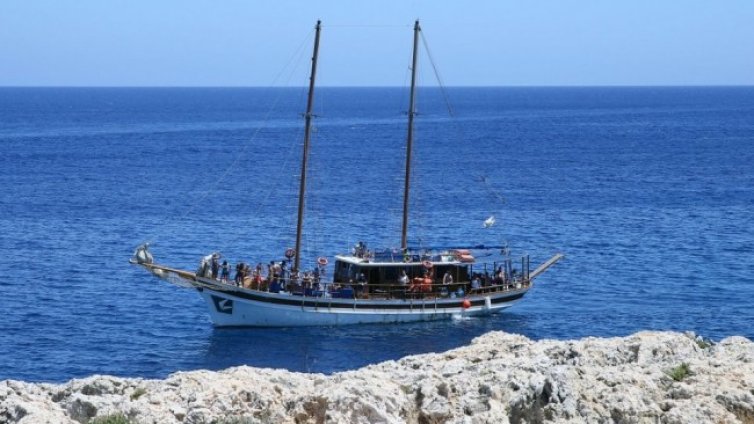 Кипър се отваря от днес официално за туристи от 65 държави