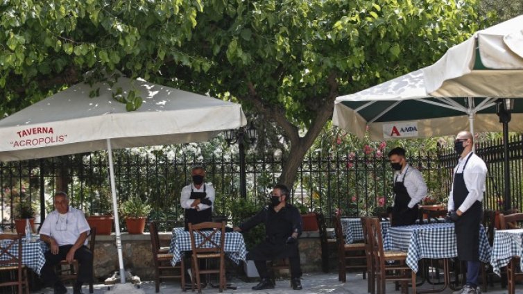 Гърция "налива" 330 млн. евро в ресторанти, кафенета и барове