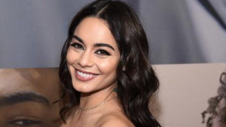  Ванеса Хъджинс със секси предложение по бански