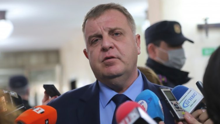 Каракачанов гласува "за традиционното българско семейство"