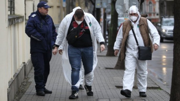 Един екип с мобилна урна обикаля 20-30 адреса в София