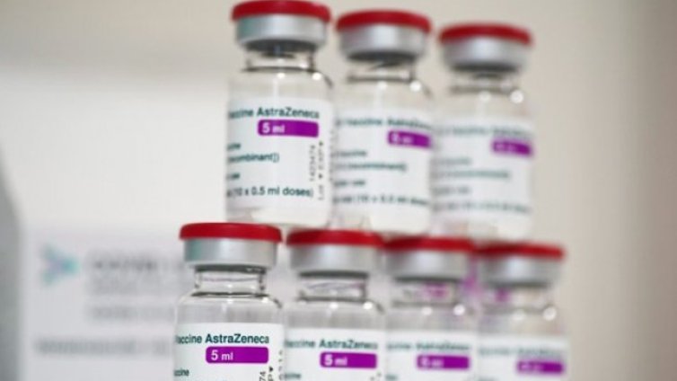 Словения спира ваксинацията с AstraZeneca на хора над 60 г.