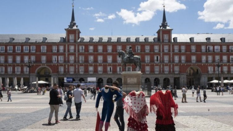 В Испания ускоряват ваксинацията пред страха от четвърта вълна 