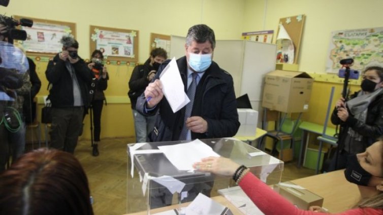 Депутатите на ДБ - познати като Атанасов, но и нови лица