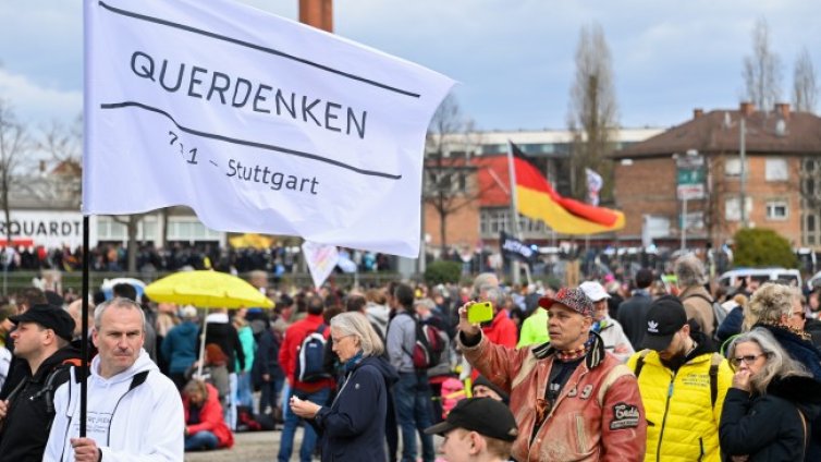 Стотици германци на протест, искат стриктни правила и отпуск