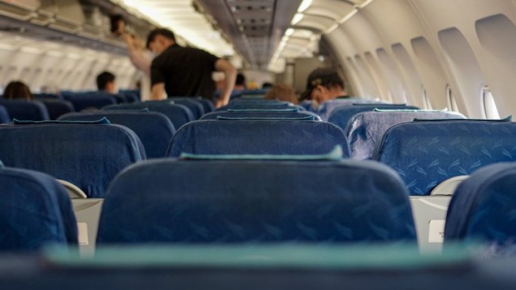 Празна средна седалка в самолета сваля риска от COVID с 57%