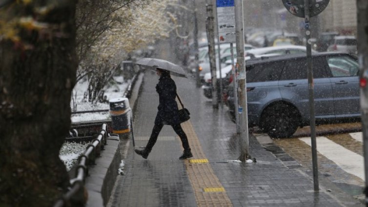 И днес ще е дъждовно, в планините се очакват снеговалежи