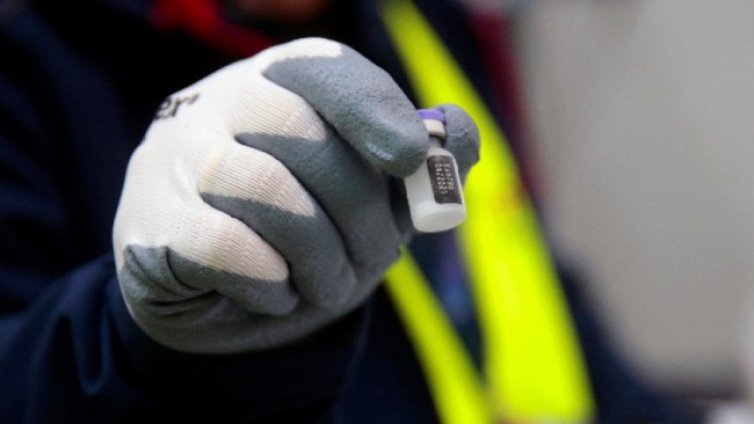 Експерти в Испания искат удължаване на времето между две дози ваксина