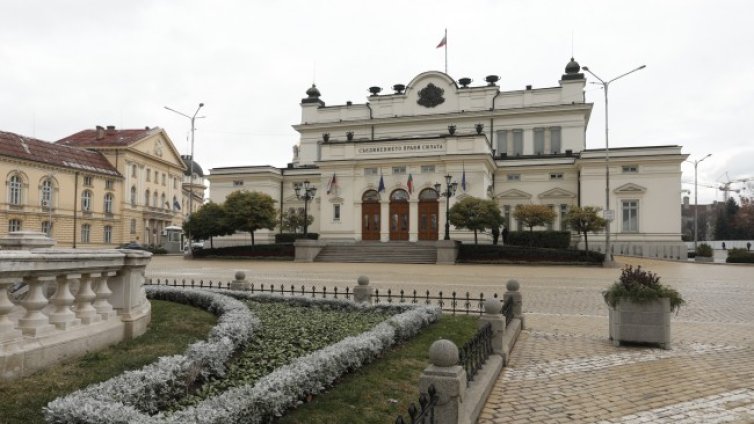Депутатите се отказаха от дългата си ваканция по Великден