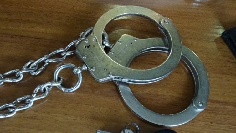 Откриха 13 мигранти във фалшив инкасо автомобил край Китен