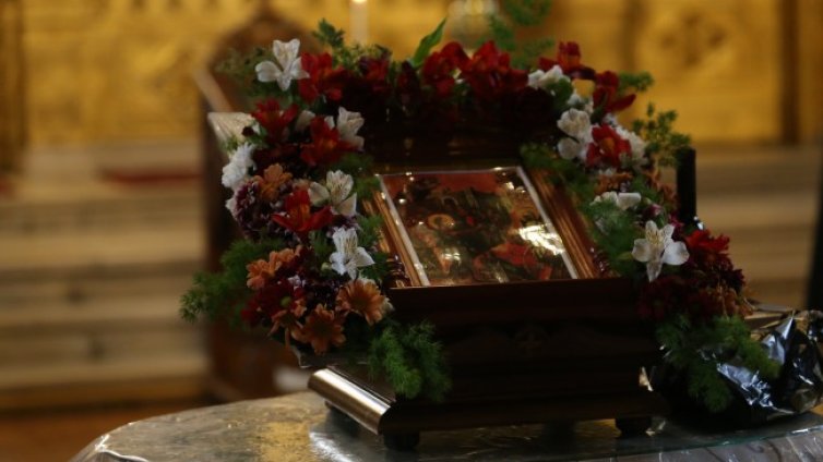 Цветница е! Хиляди българи празнуват имен ден 