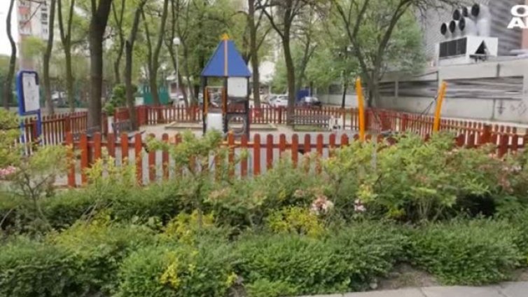 Вандали изпочупиха детска площадка в Пловдив