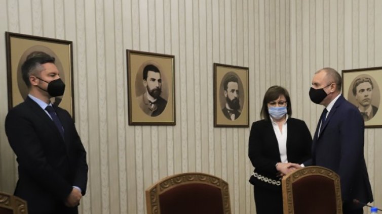 Третият мандат за кабинет &ndash; на БСП, Радев го връчва на 5 май