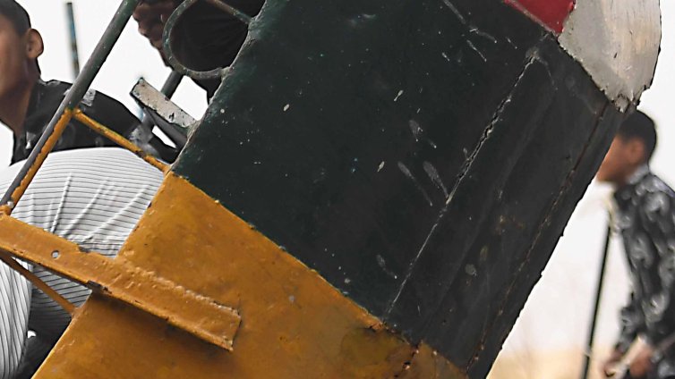 Атракцион се сгромоли и уби полицай в Индия ВИДЕО