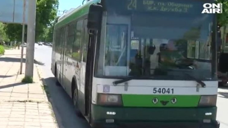 Ръцете на волана, сърцето - на изкуството: Историята на Николай - шофьорът- художник