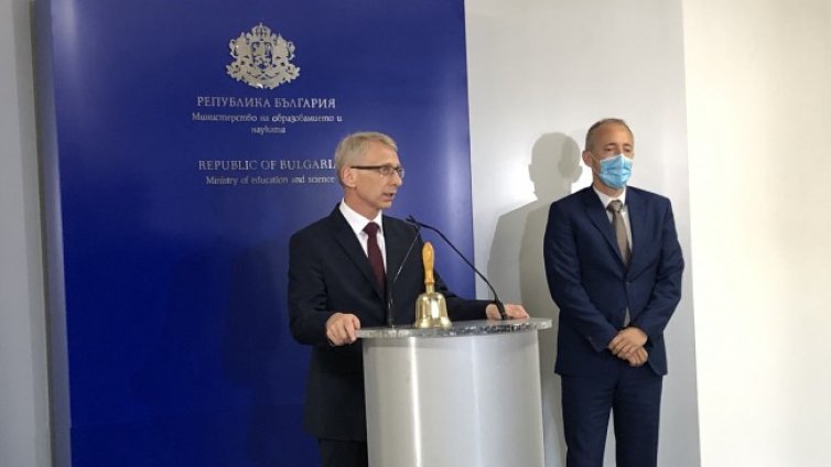 Денков: Изпитите ще се проведат, както са планирани