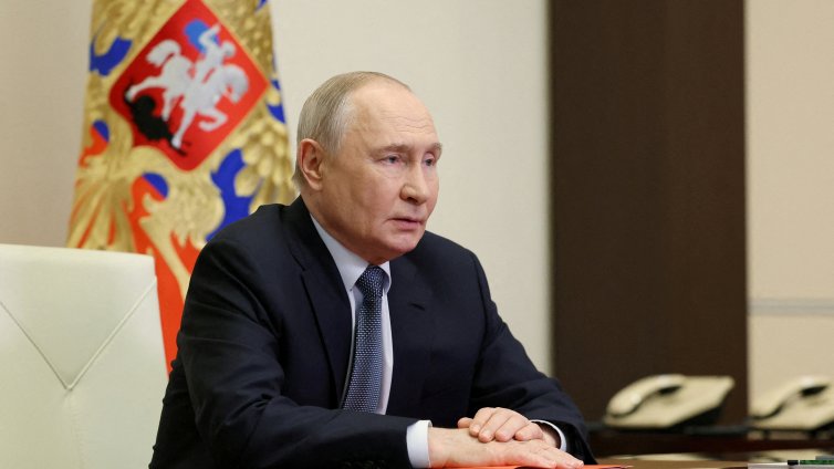Вътрешният кръг на Путин тайно го мрази, подготвя се преврат до една година