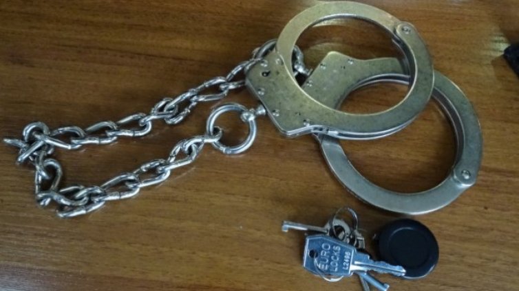 Арестуваха чирпанлия за измама с фалшиви златни монети