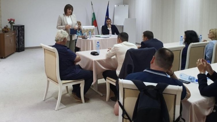 Нинова към структурите на БСП: Искам мобилизация и екипност!