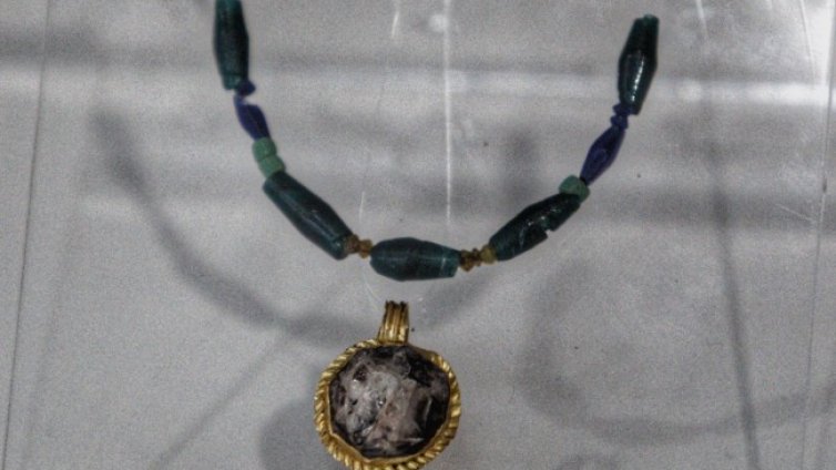 Златен медальон е сред артефактите в изложбата на РИМ-София