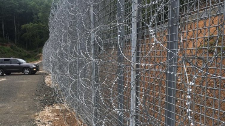 Падна част от оградата ни по границата с Турция