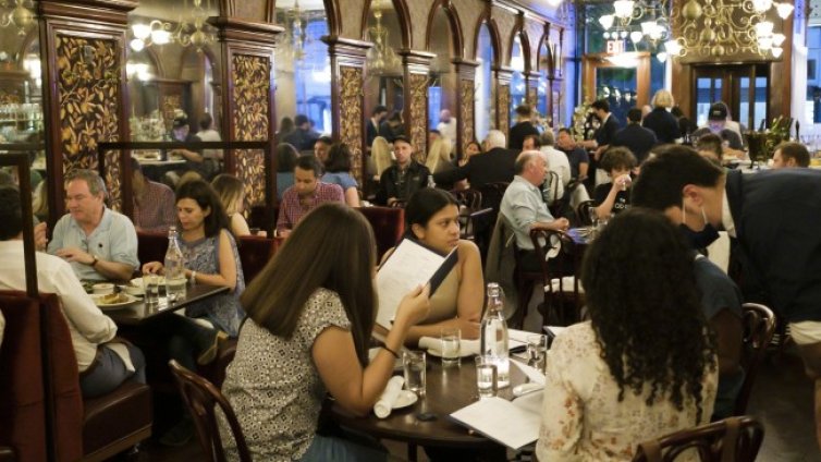 Ограниченията в Ню Йорк започват да падат