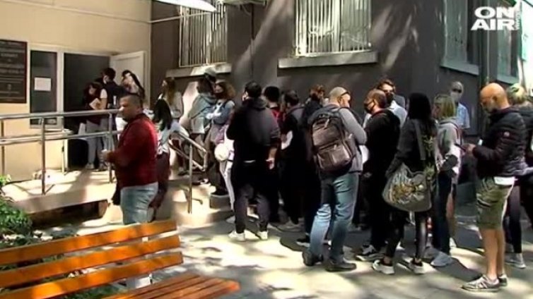 Турски граждани окупираха "зеления коридор" за ваксина в Бургас