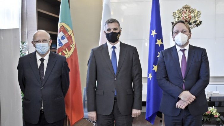 Португалия готова да посредничи между София и Скопие