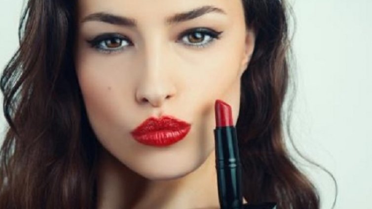 Трик за нанасяне на червило - хит в социалните мрежи