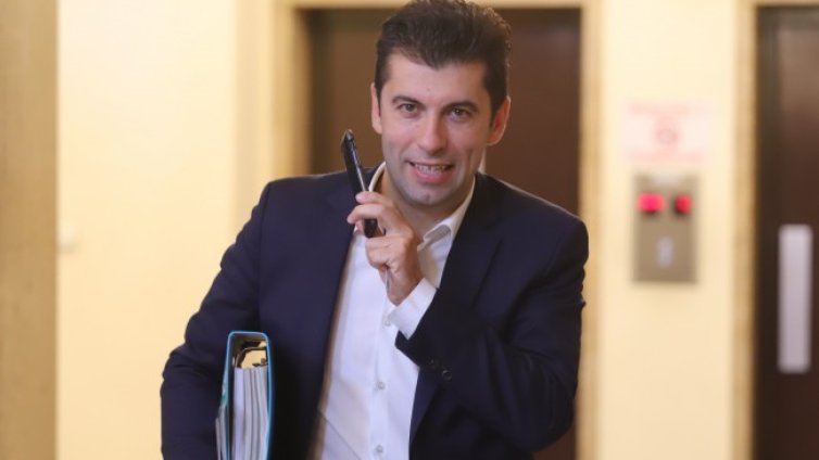 Двама уволнени от ББР, не се явиха на среща с Петков