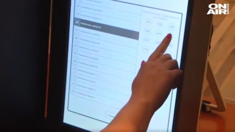Експеримент на ЦИК: 75 души са гласували с една машина за час