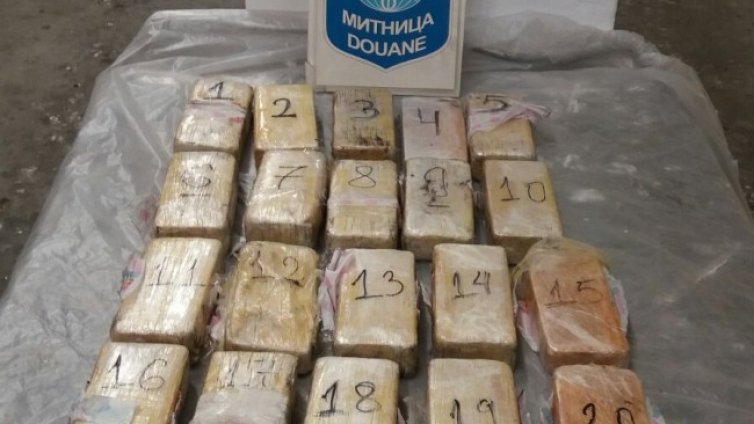 Хванаха 11 кг хероин в камион на Капитан Андреево