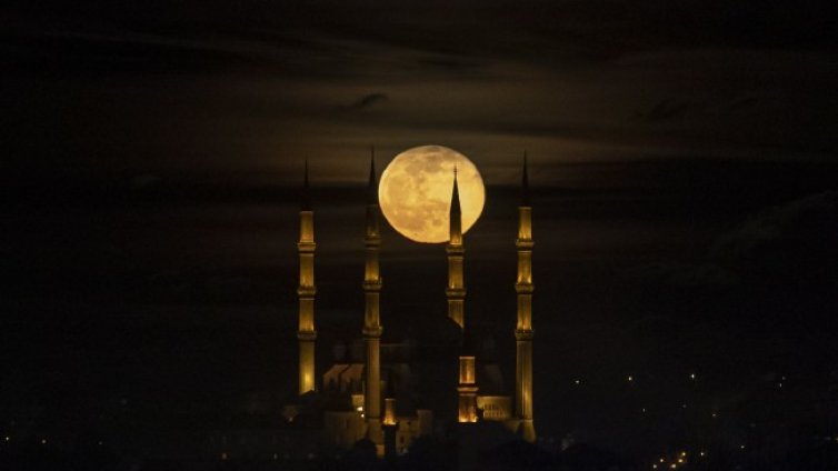 На 4 юни, след 6 месеца пауза, отваря пазарът в Одрин 