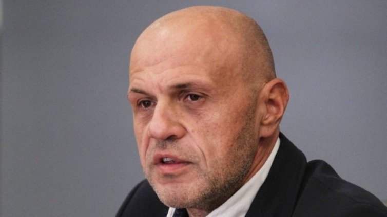 ГЕРБ пита: Шефът на НАП имал ли е фирма за източване на ДДС?