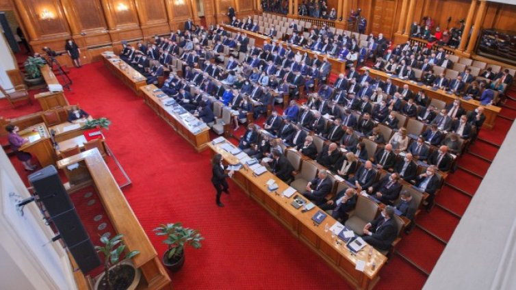 Скандалите са в ущърб на ГЕРБ, след вота слаба премиерска фигура