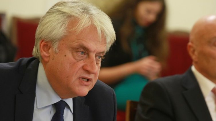 Бойко Рашков оглави Комисията за борба с трафика на хора 