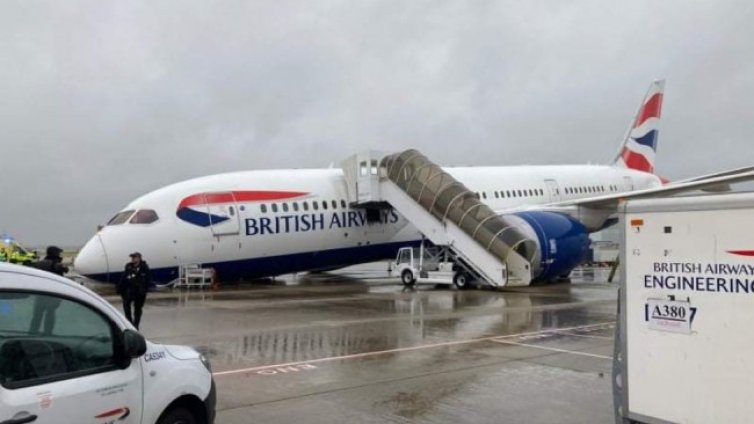 Самолет на British Airways се заби по нос на Хийтроу
