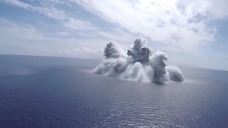 С взрив проверяват готовността на корабите на САЩ за битка