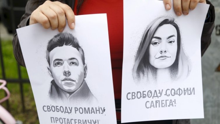 Роднини: София Сапега и Роман Протасевич са под домашен арест 