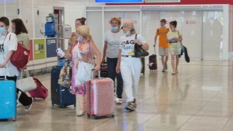 Въпреки вируса: Ръст на пътуванията в страната и чужбина