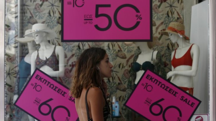 В Гърция пускат летните намаления от днес